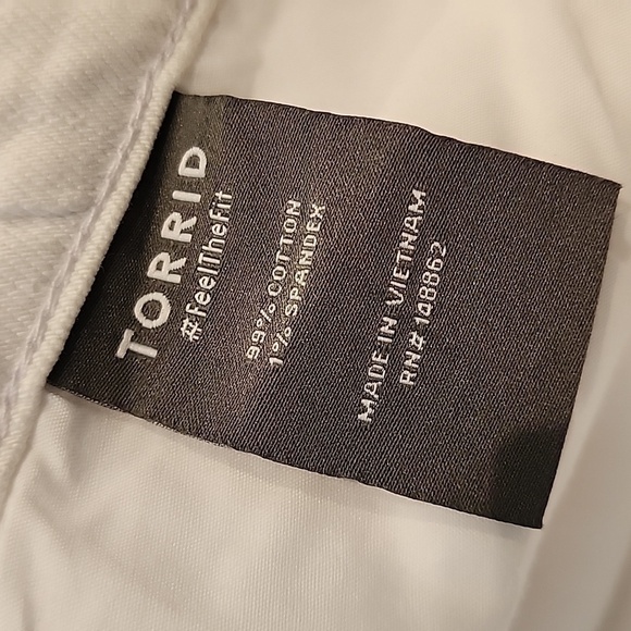 Torrid - Mom Straight Vintage Stretch High-Rise Jean in Optic White - Picture 9 of 13